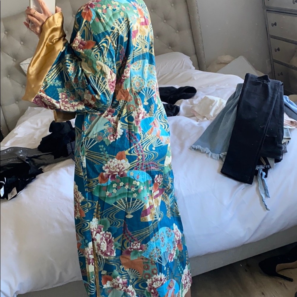 Chrissy Teigen Inspired Robe - Picture 4 of 4